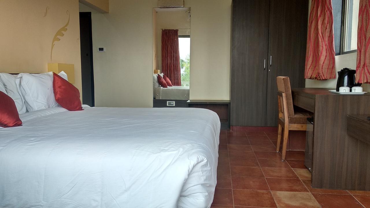 Yog Resort By Splenor Maneri  Bagian luar foto